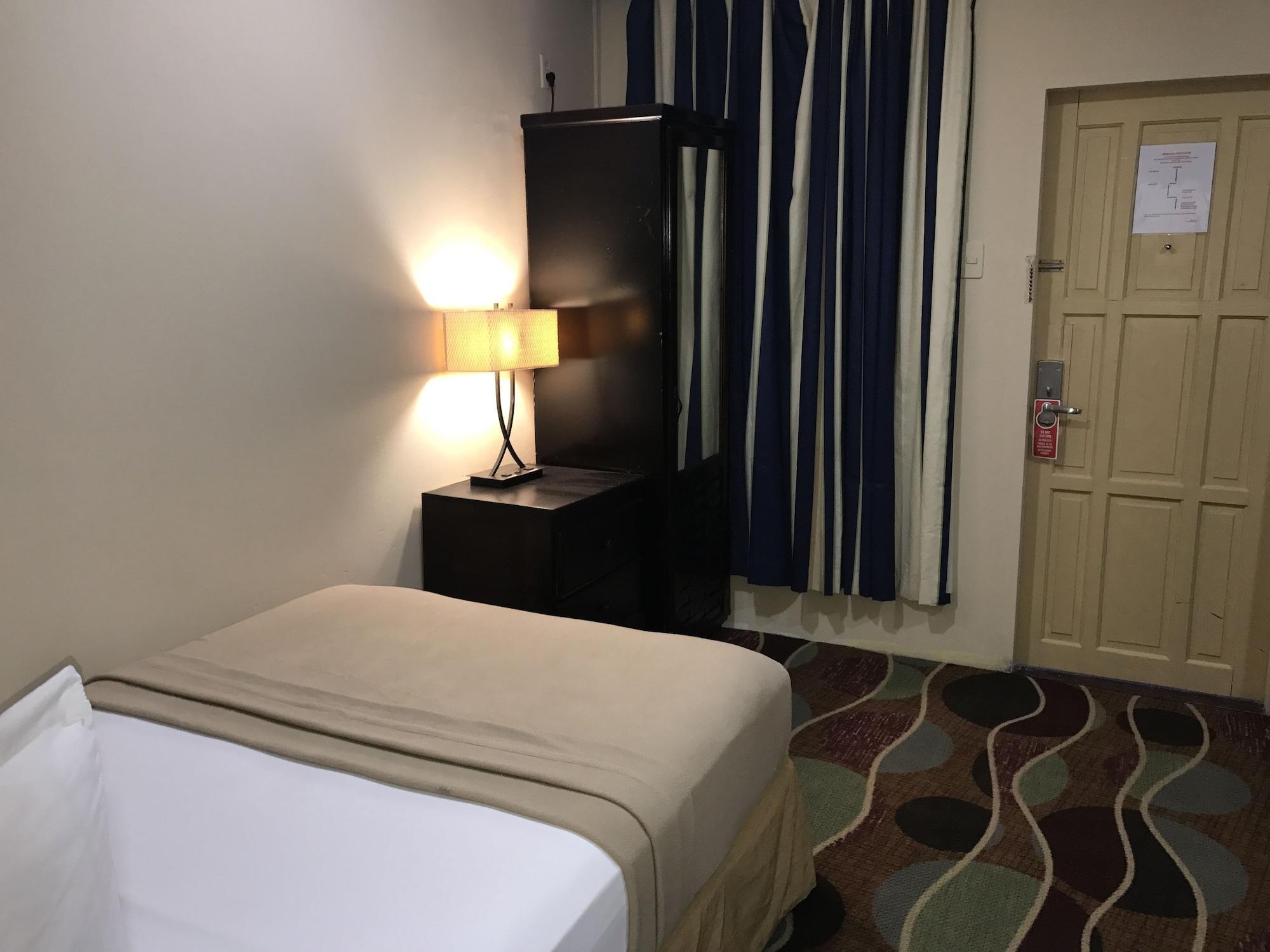 Airport Suites Hotel Piarco ภายนอก รูปภาพ