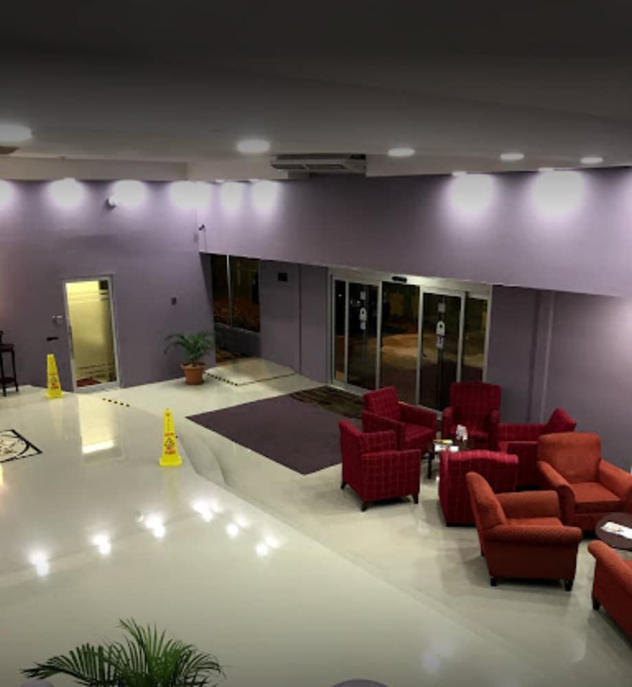 Airport Suites Hotel Piarco ภายนอก รูปภาพ