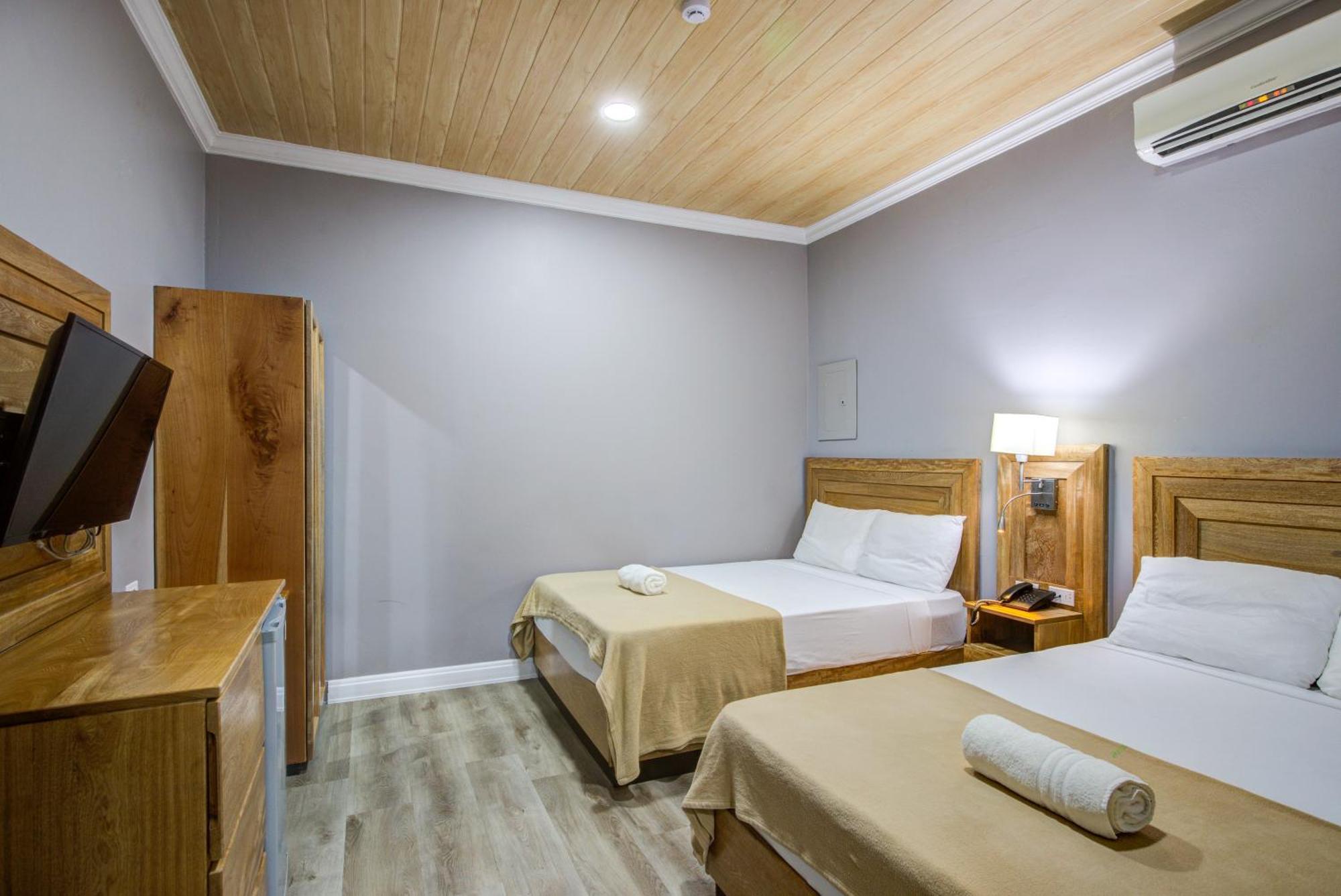 Airport Suites Hotel Piarco ภายนอก รูปภาพ