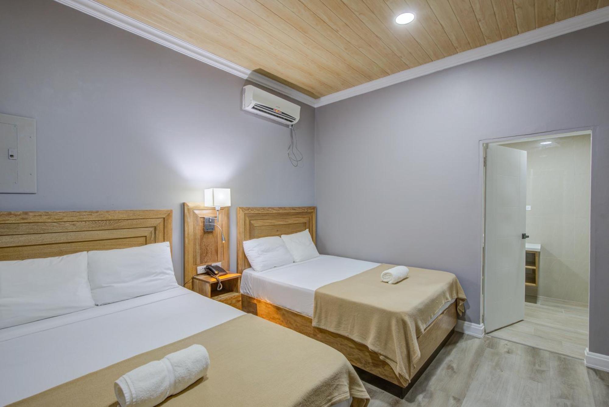 Airport Suites Hotel Piarco ภายนอก รูปภาพ