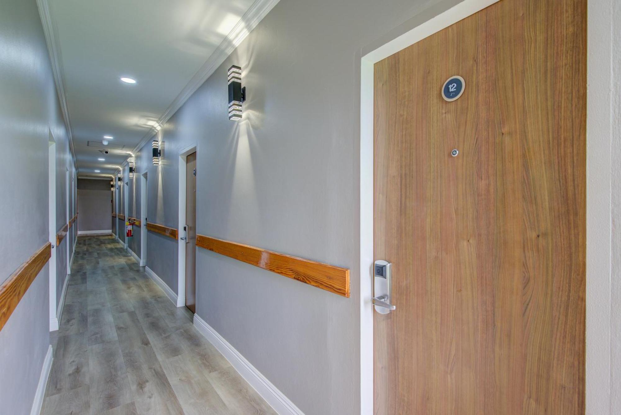 Airport Suites Hotel Piarco ภายนอก รูปภาพ