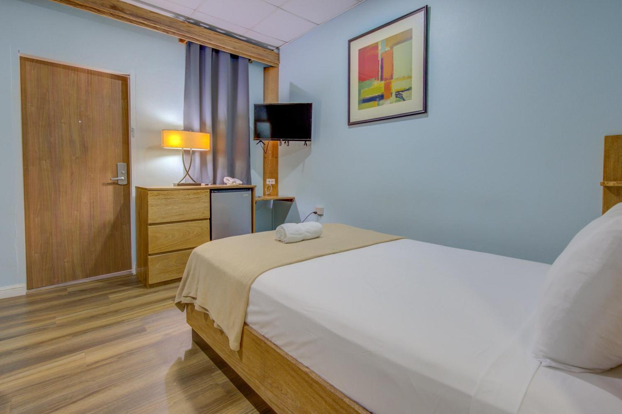 Airport Suites Hotel Piarco ภายนอก รูปภาพ