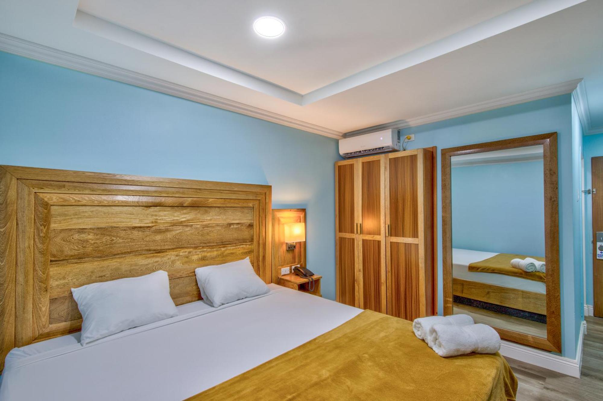 Airport Suites Hotel Piarco ภายนอก รูปภาพ