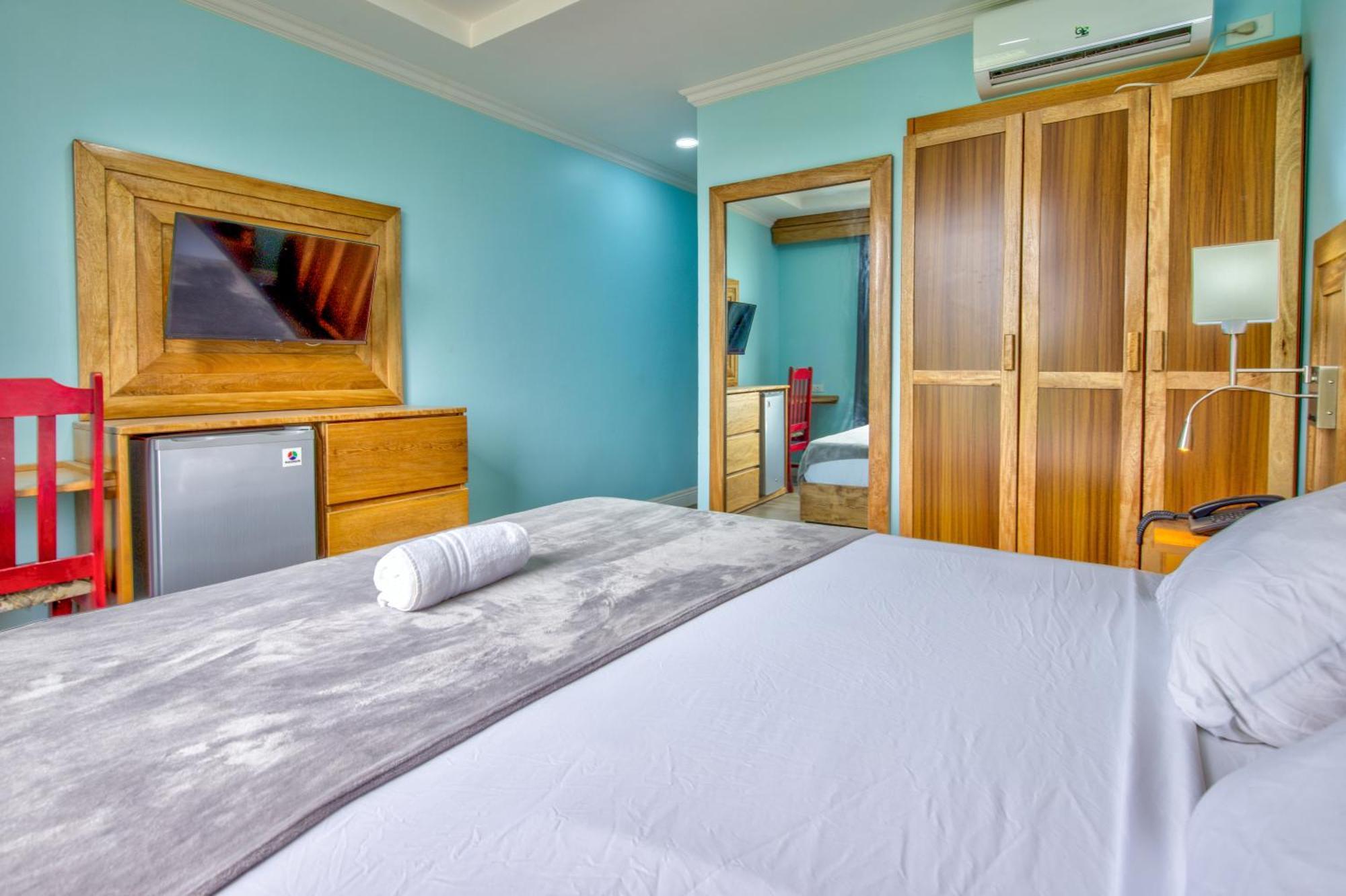 Airport Suites Hotel Piarco ภายนอก รูปภาพ