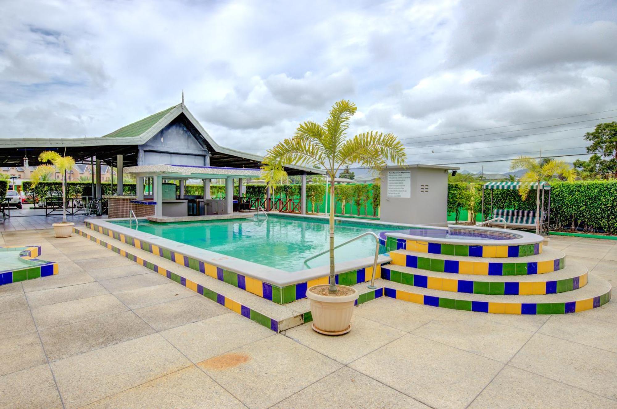 Airport Suites Hotel Piarco ภายนอก รูปภาพ