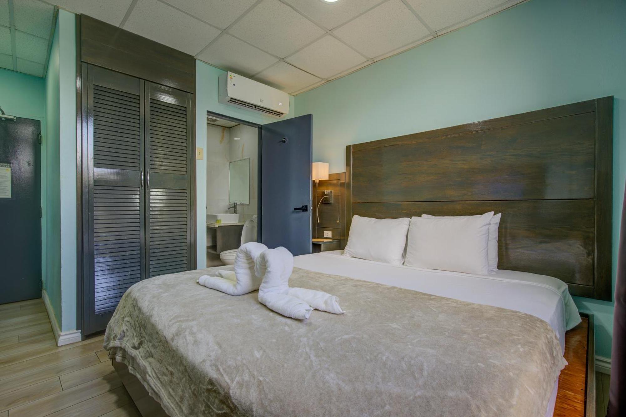Airport Suites Hotel Piarco ภายนอก รูปภาพ