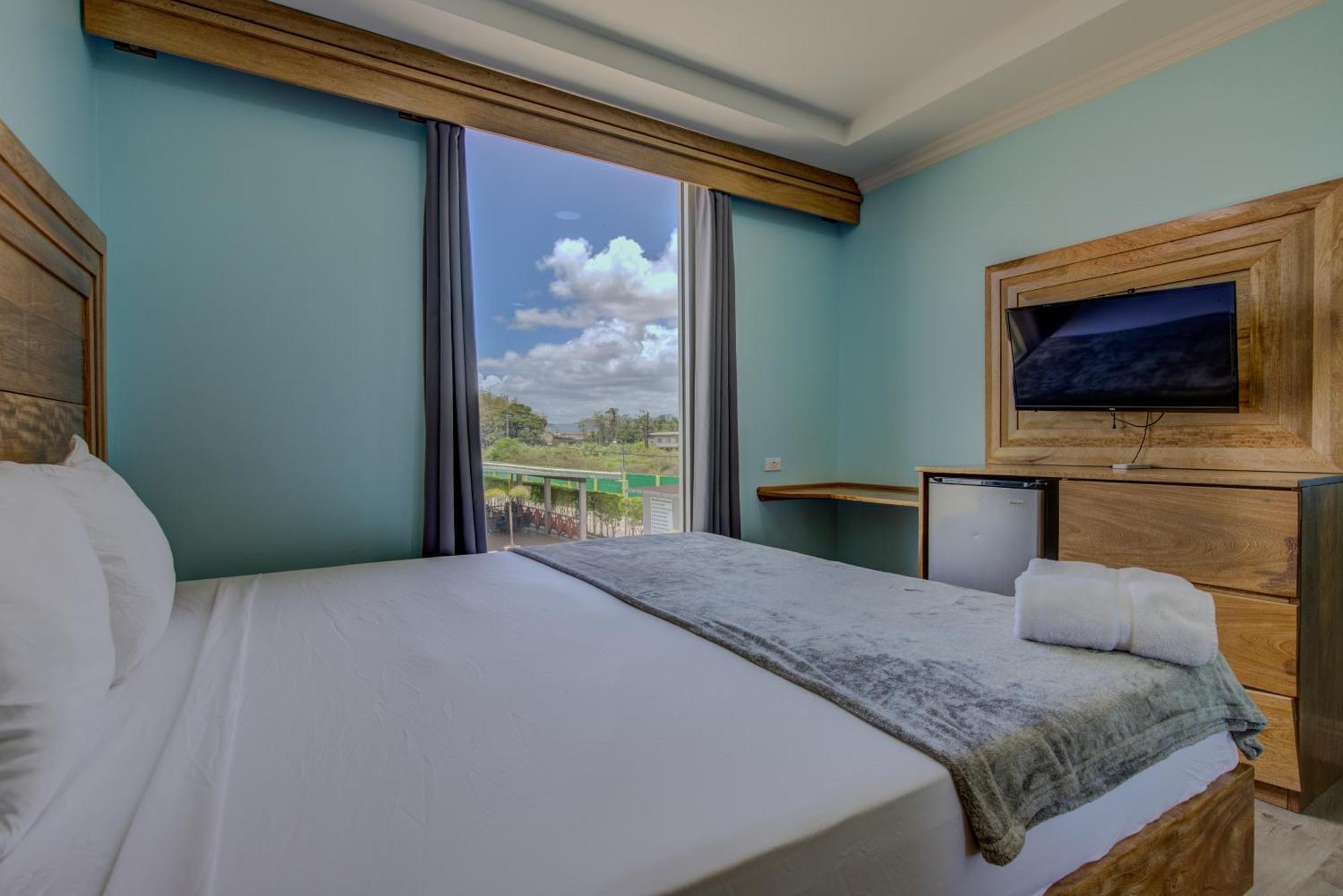 Airport Suites Hotel Piarco ภายนอก รูปภาพ