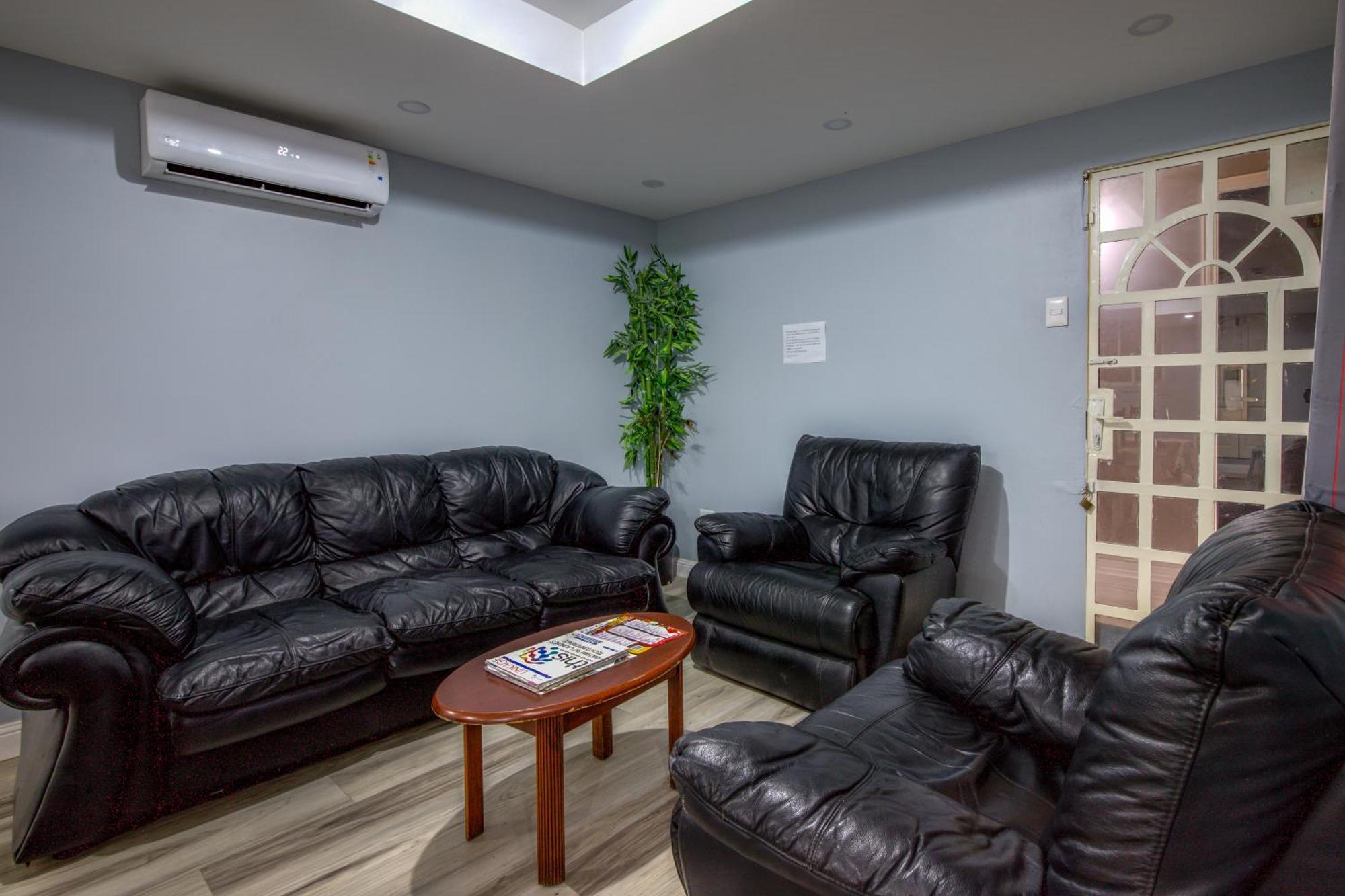 Airport Suites Hotel Piarco ภายนอก รูปภาพ