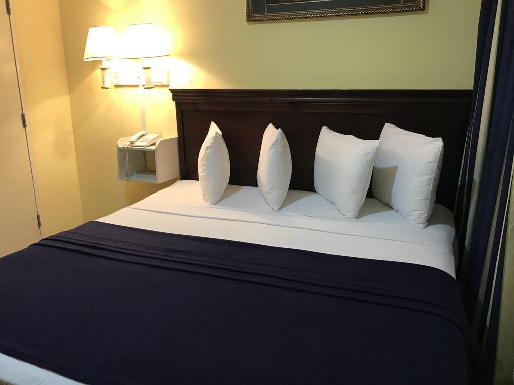 Airport Suites Hotel Piarco ภายนอก รูปภาพ
