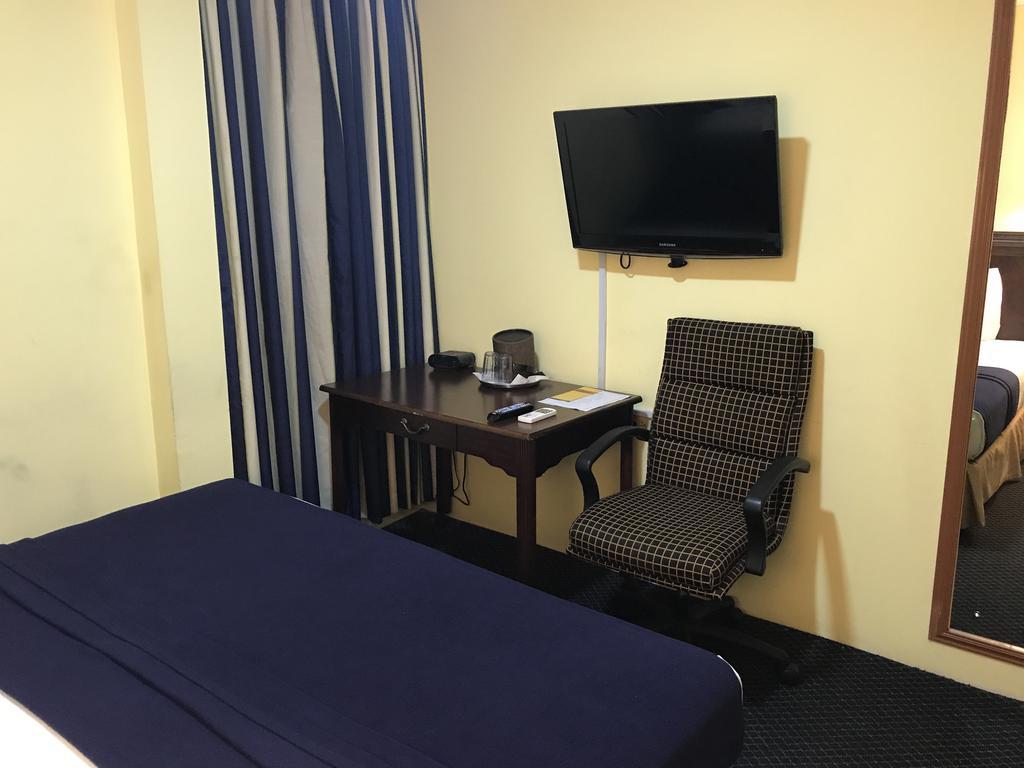 Airport Suites Hotel Piarco ภายนอก รูปภาพ
